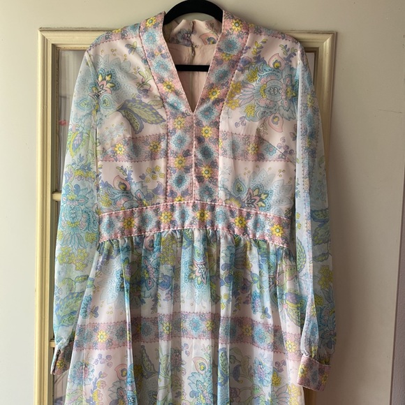 Vintage Sheer Occasion Gown - Picture 3 of 9